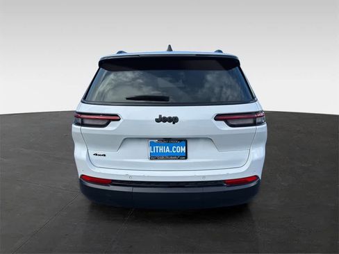 Used 2024 Jeep Grand Cherokee L Laredo image 5
