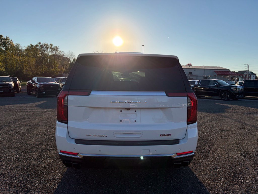 Used 2026 GMC Yukon Denali w/ Sun & Power Step Package AWD/4WD image 9