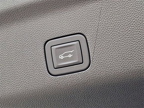 Used 2025 Chevrolet Tahoe Premier image 31