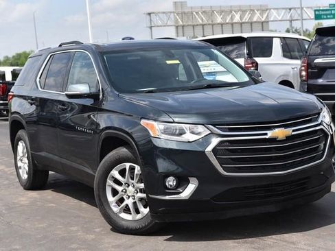 Used 2018 Chevrolet Traverse LT image 2