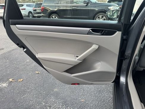 Used 2017 Volkswagen Passat 1.8T S image 15