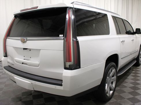Used 2017 Cadillac Escalade ESV Luxury AWD/4WD image 31