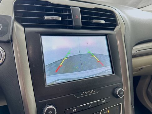 Used 2019 Ford Fusion SE image 22