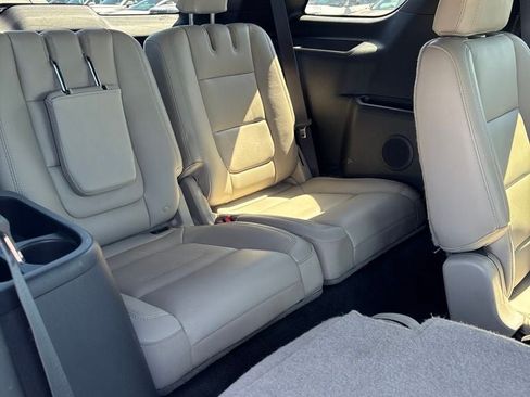 Used 2015 Ford Explorer XLT w/ Equipment Group 202A AWD/4WD image 30