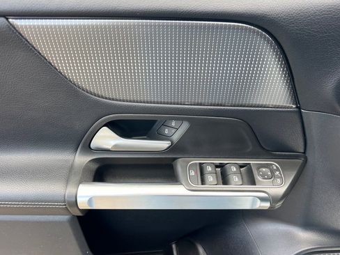 Used 2022 Mercedes-Benz GLB 250 image 14