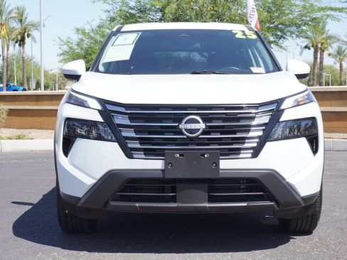 Certified 2025 Nissan Rogue SV FWD image 5