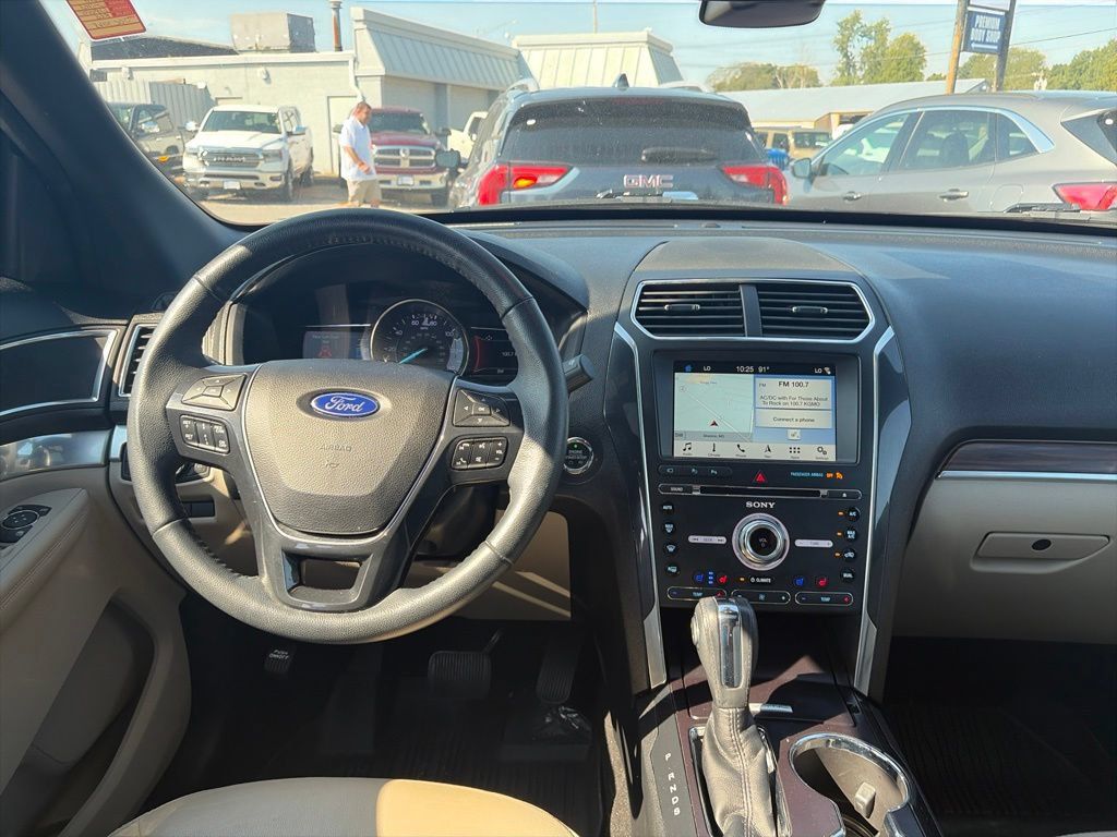Used 2018 Ford Explorer Limited w/ Equipment Group 301A FWD image 13