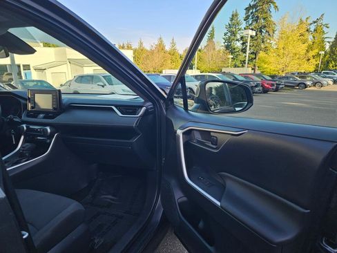 Used 2019 Toyota RAV4 LE w/ Carpet Mat Package AWD/4WD image 10