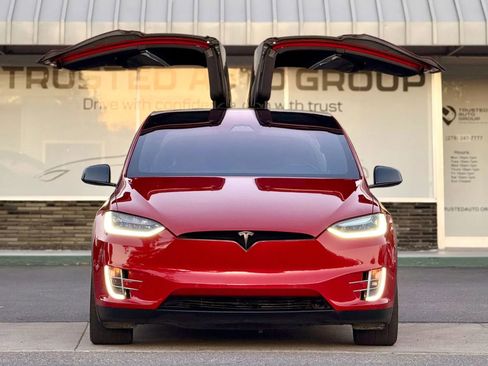 Used 2016 Tesla Model X 75D image 3