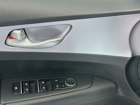 Used 2024 Kia Forte LXS image 15