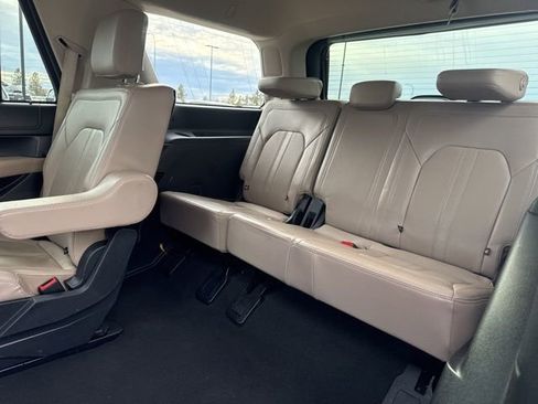 Used 2024 Ford Expedition Limited image 16