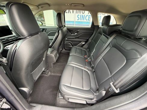 Used 2025 Lincoln Corsair AWD image 28