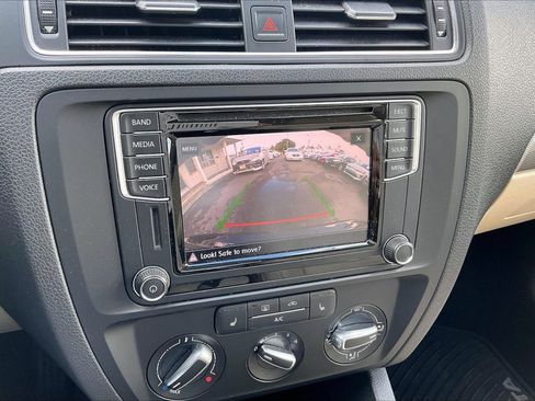 Used 2017 Volkswagen Jetta SE image 20