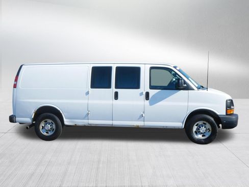Used 2016 Chevrolet Express 3500 Extended RWD image 8