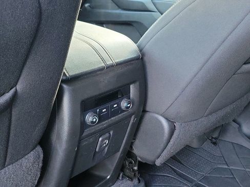 Used 2020 Chevrolet Traverse LT FWD image 15