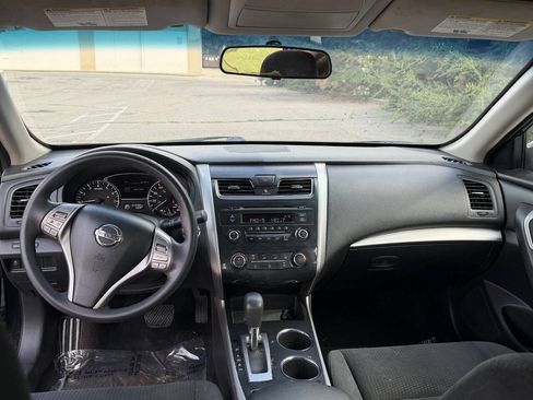 Used 2015 Nissan Altima 2.5 S w/ Power Driver Seat Package FWD image 10