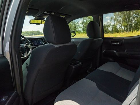 Used 2020 Toyota Tacoma TRD Sport w/ Technology Package RWD image 14