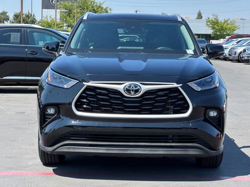 Used 2022 Toyota Highlander XLE FWD image 10