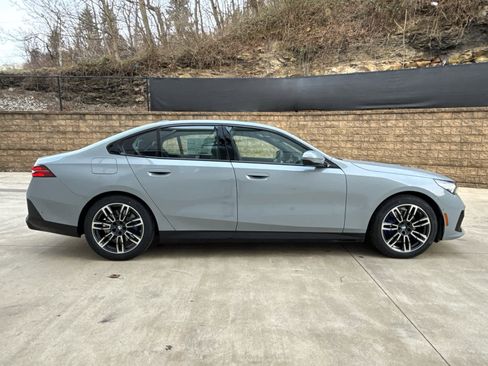 New 2026 BMW 530i xDrive w/ M Sport Package image 7