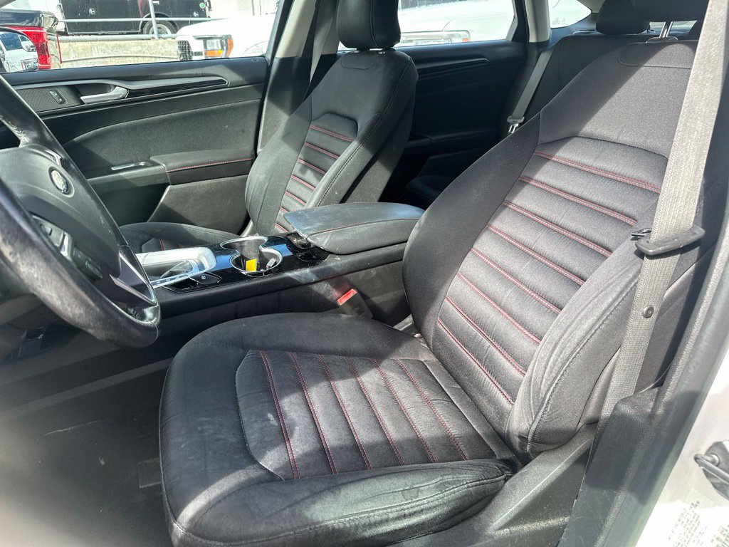 Used 2015 Ford Fusion SE w/ Equipment Group 201A FWD image 16