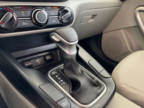 Used 2025 Kia Soul LX w/ LX Technology Package FWD image 41