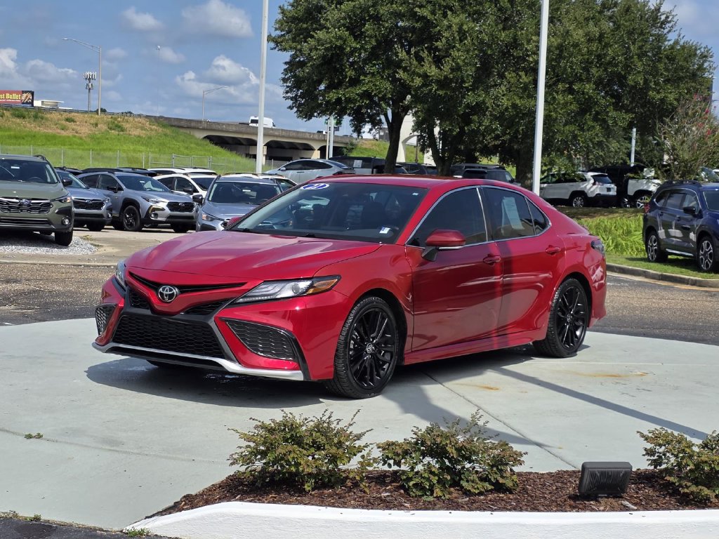 Used 2022 Toyota Camry XSE FWD image 7
