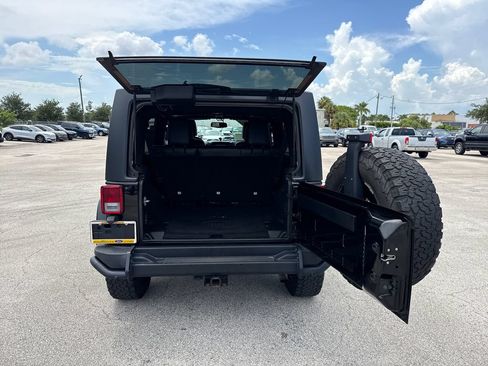 Used 2016 Jeep Wrangler Unlimited Sahara AWD/4WD image 23