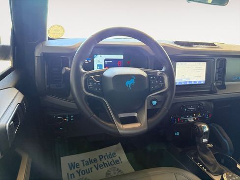 Used 2022 Ford Bronco Black Diamond image 10