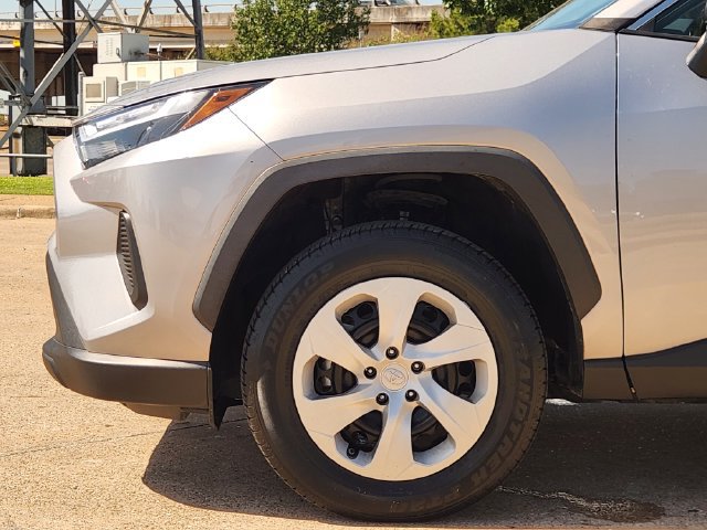 Used 2024 Toyota RAV4 LE FWD image 5