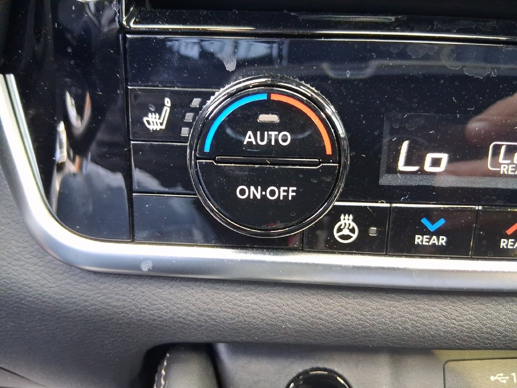 Used 2025 Nissan Rogue Platinum w/ Platinum Premium Package FWD image 30
