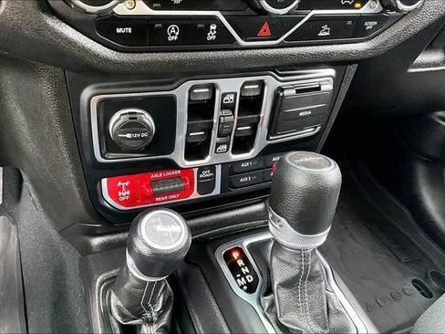 Used 2024 Jeep Gladiator Sport image 24