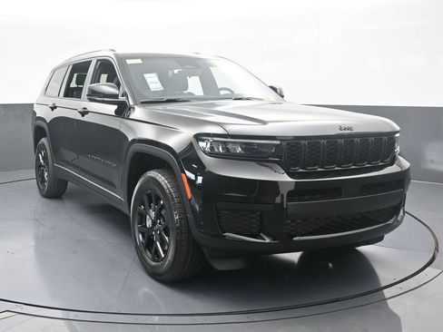 New 2025 Jeep Grand Cherokee L Altitude image 9