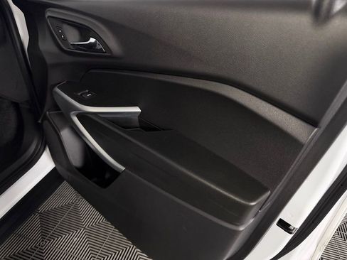 Used 2025 Chevrolet Trax RS w/ Sunroof Package image 31