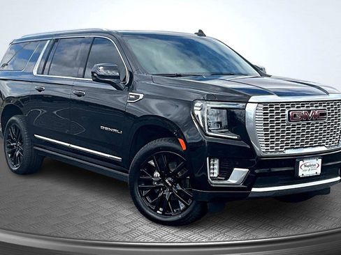Used 2021 GMC Yukon XL Denali w/ Denali Premium Package image 13