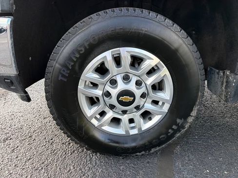 Used 2025 Chevrolet Silverado 2500 LT w/ Convenience Package AWD/4WD image 14