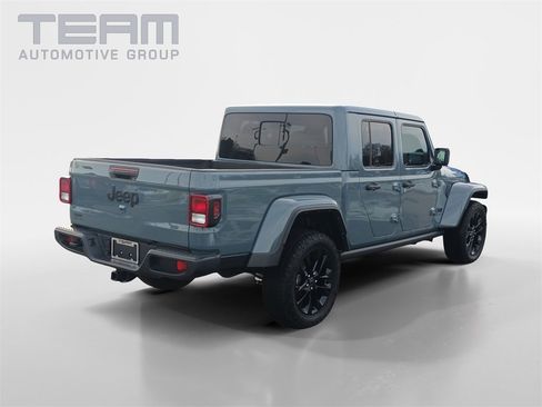 Used 2025 Jeep Gladiator Sport image 7