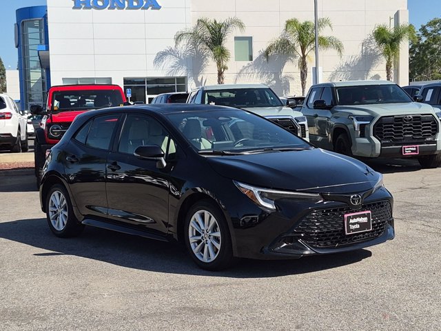 Used 2023 Toyota Corolla SE w/ SE Premium Package FWD image 3