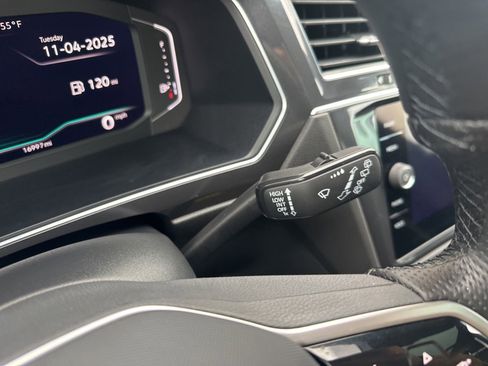 Certified 2022 Volkswagen Tiguan SEL R-Line image 19