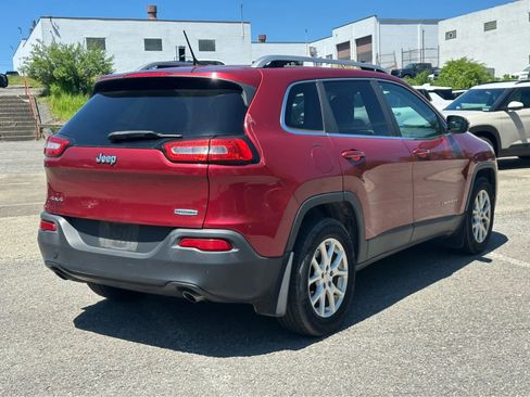 Used 2014 Jeep Cherokee Latitude w/ Cold Weather Group AWD/4WD image 5