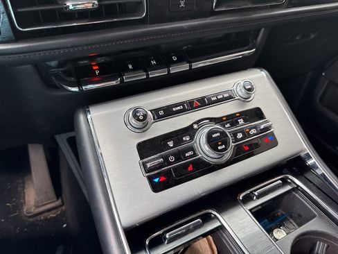 Used 2023 Lincoln Aviator AWD w/ Premium Package image 14