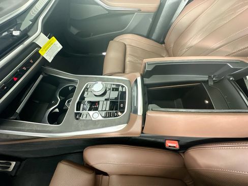 Used 2026 BMW X7 xDrive40i w/ M Sport Package AWD/4WD image 29