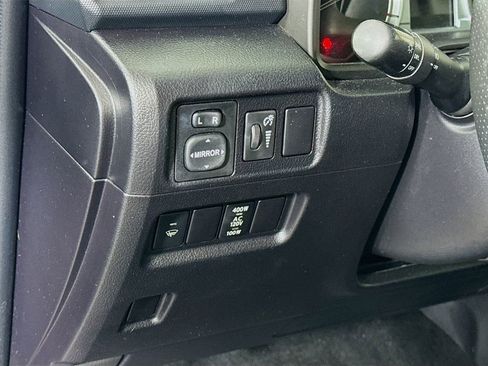 Used 2015 Toyota 4Runner SR5 AWD/4WD image 19