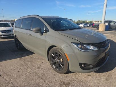 Used 2020 Chrysler Pacifica Touring-L Plus w/ S Appearance Package