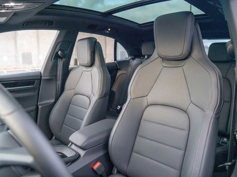 New 2026 Porsche Macan 4 Electric image 5