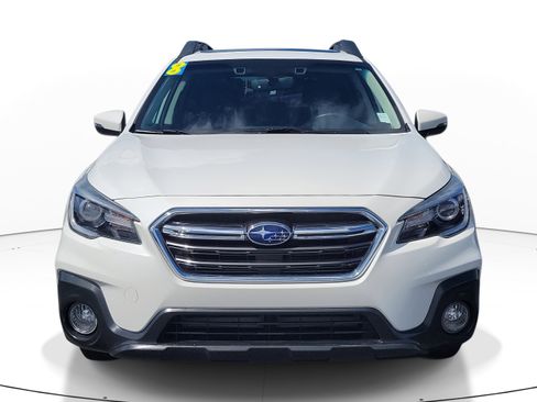 Used 2018 Subaru Outback 3.6R Limited image 2
