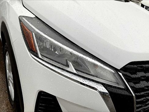 Certified 2025 Nissan Kicks Play S FWD image 19