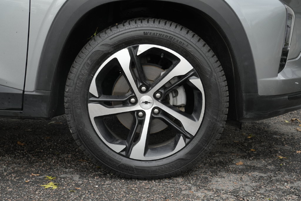 Used 2025 Chevrolet Trax RS w/ Driver Confidence Package FWD image 12