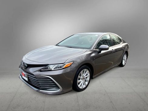 Used 2023 Toyota Camry LE image 9