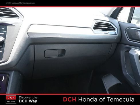 Used 2018 Volkswagen Tiguan SE w/ Panoramic Sunroof Package FWD image 14