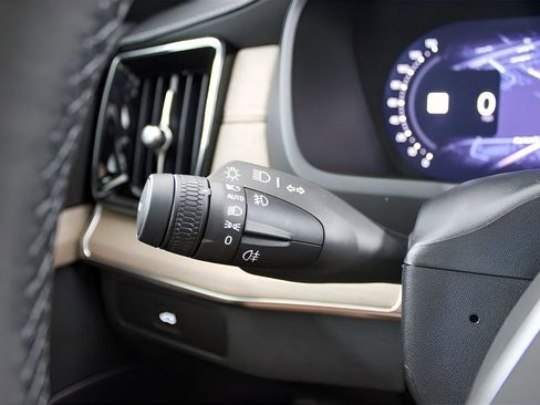 New 2026 Volvo XC60 B5 Plus w/ Protection Package Premier image 35